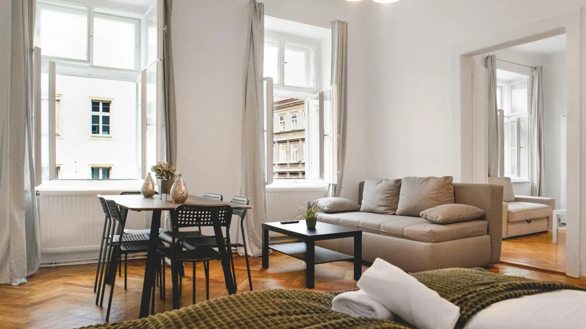 Stylish Multi Apt Perfect For Group Stays Vienna